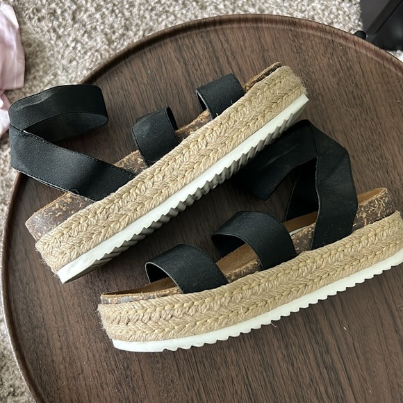 Steve Madden sandals - Picture 2 of 2